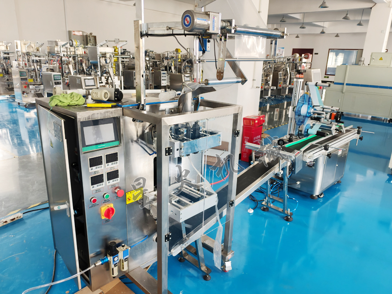 液體自動封口包裝機(jī)展示