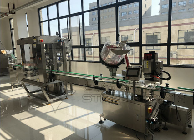 星火瓶裝自動(dòng)化醬料封口機(jī)械展示