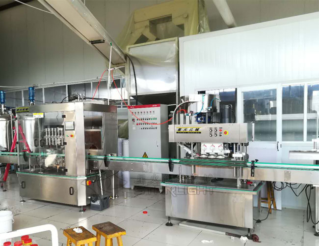 星火蜂蜜灌裝旋蓋封口機展示