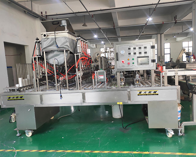 自動封口機(jī)設(shè)備展示